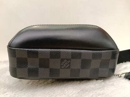 LV Avenue Sling Graphite 2020