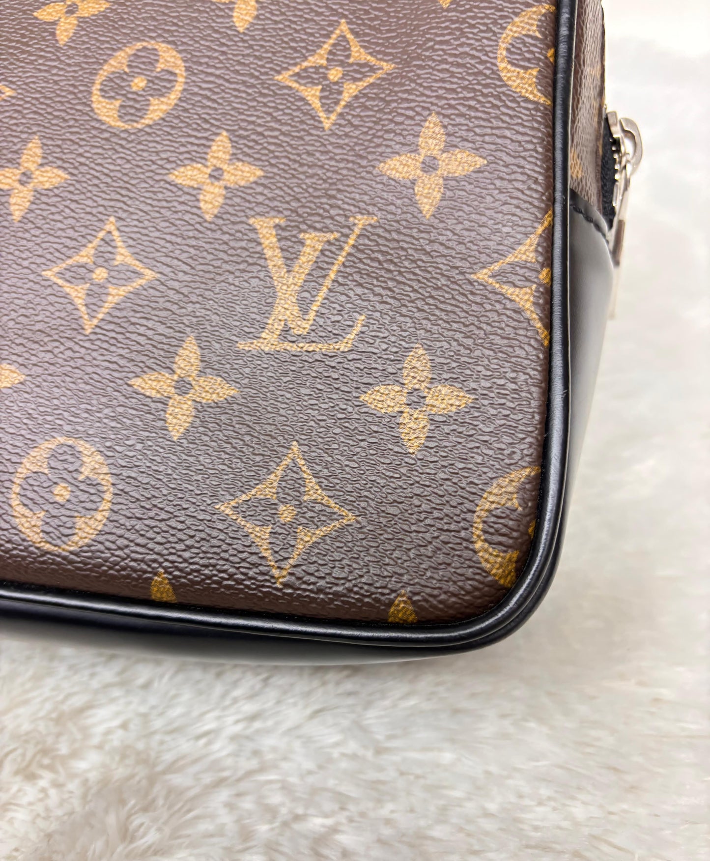 LV Kasai Clutch Monogram Macassar 2019