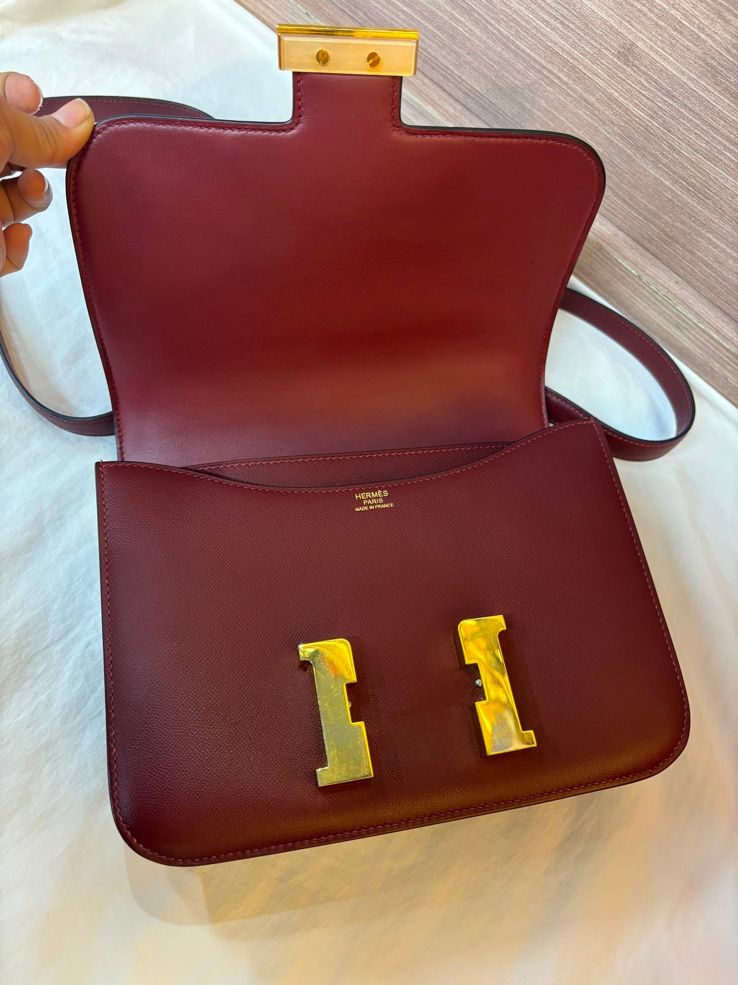 Constance 24 Epsom Bordeaux GHW #Y