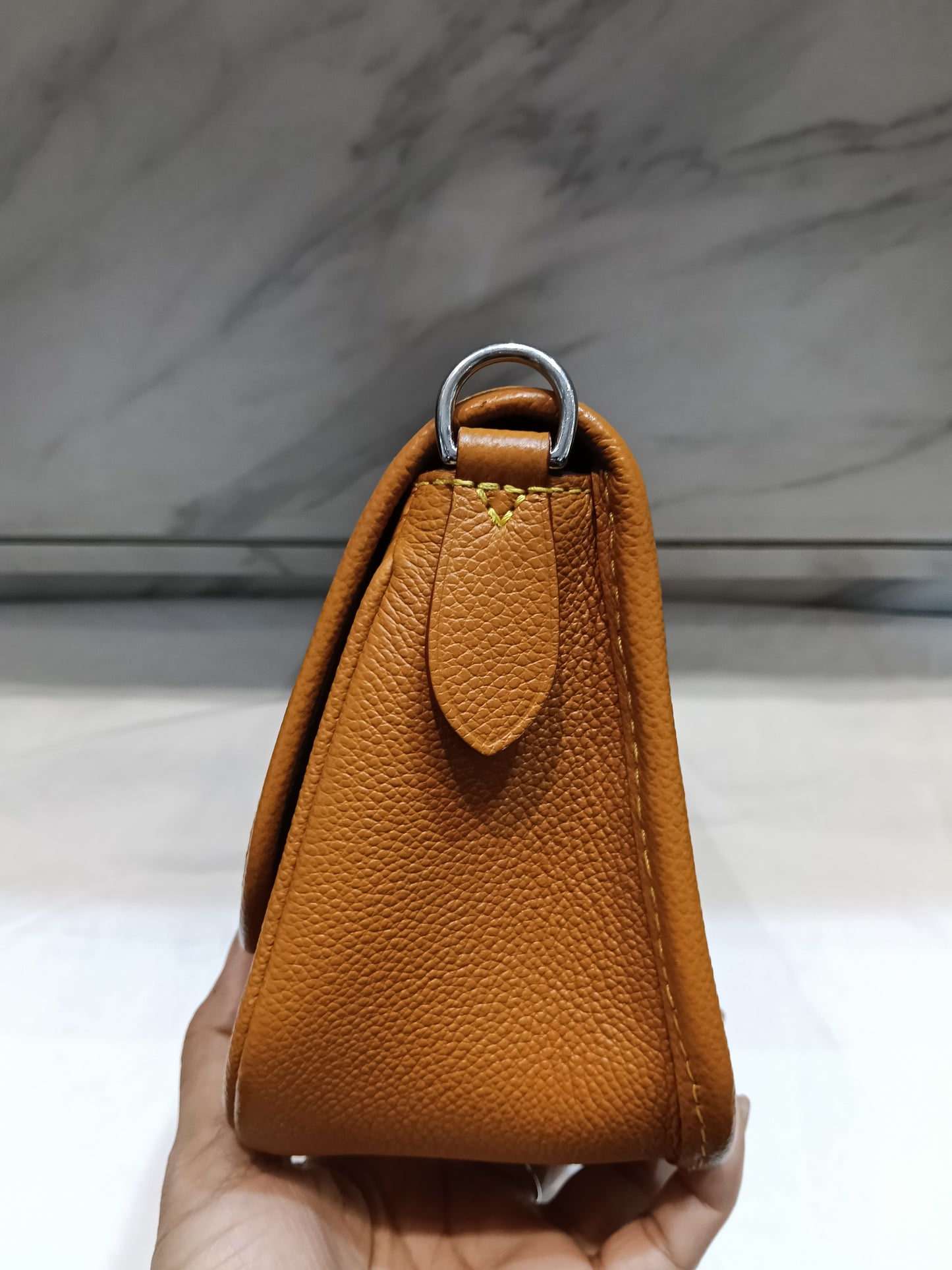 LV Buci NM Epi Gold Miel (CHIP)