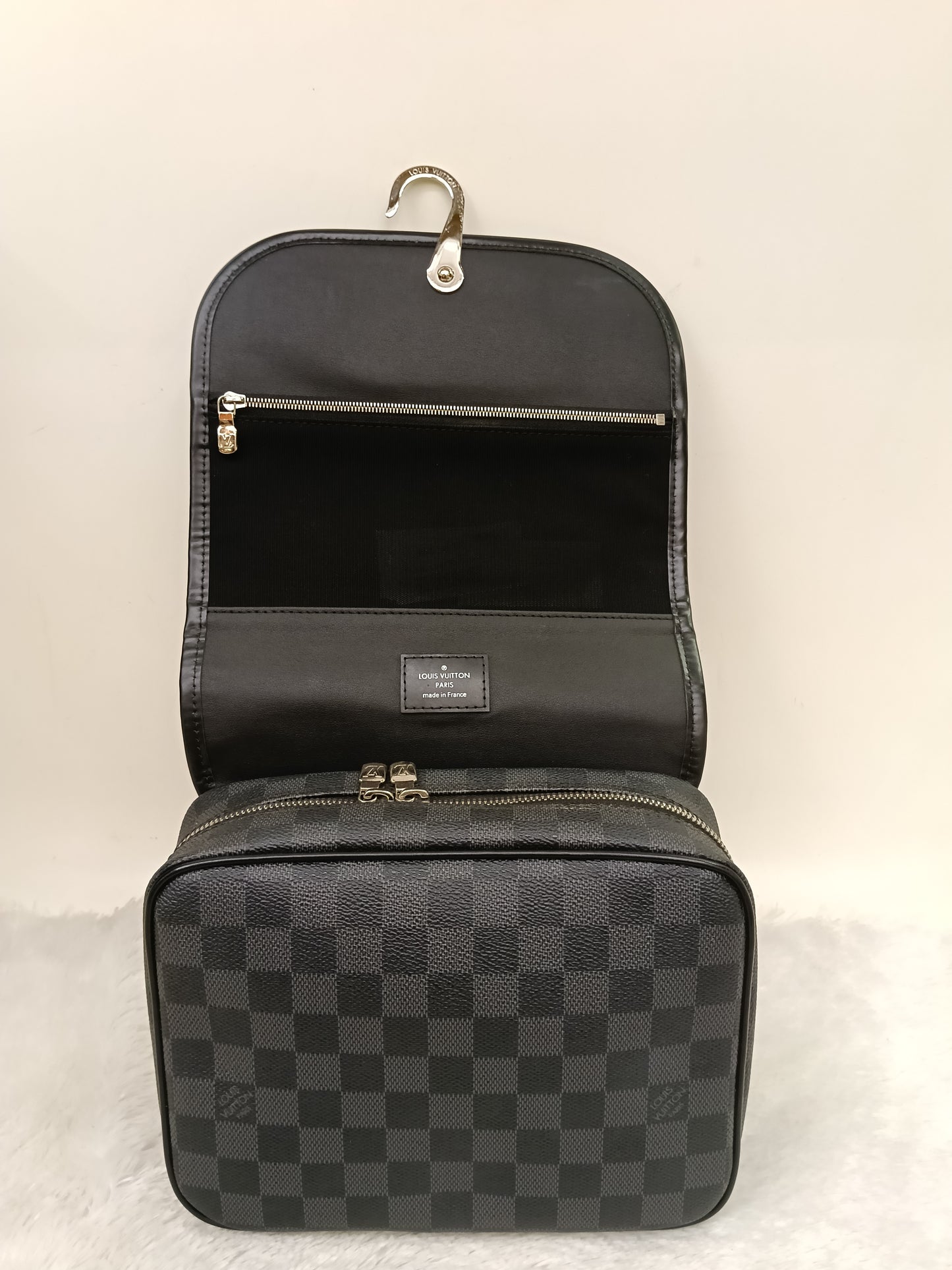 LV Hanging Toiletry Kit Graphite 2013