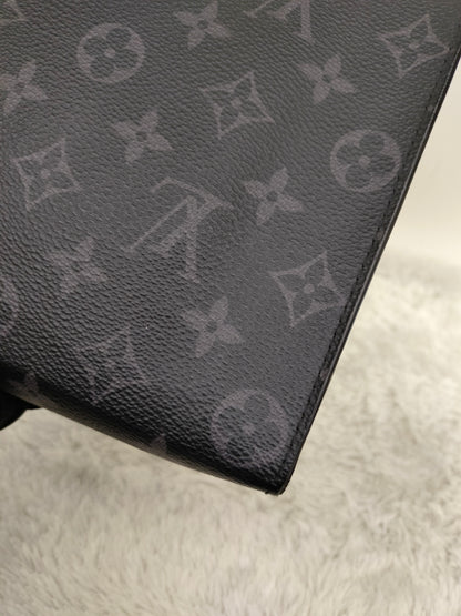 LV Pochette Voyage MM Monogram Eclipse (CHIP)