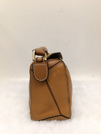 Loewe Puzzle Mini Grained Caramel GHW 2020