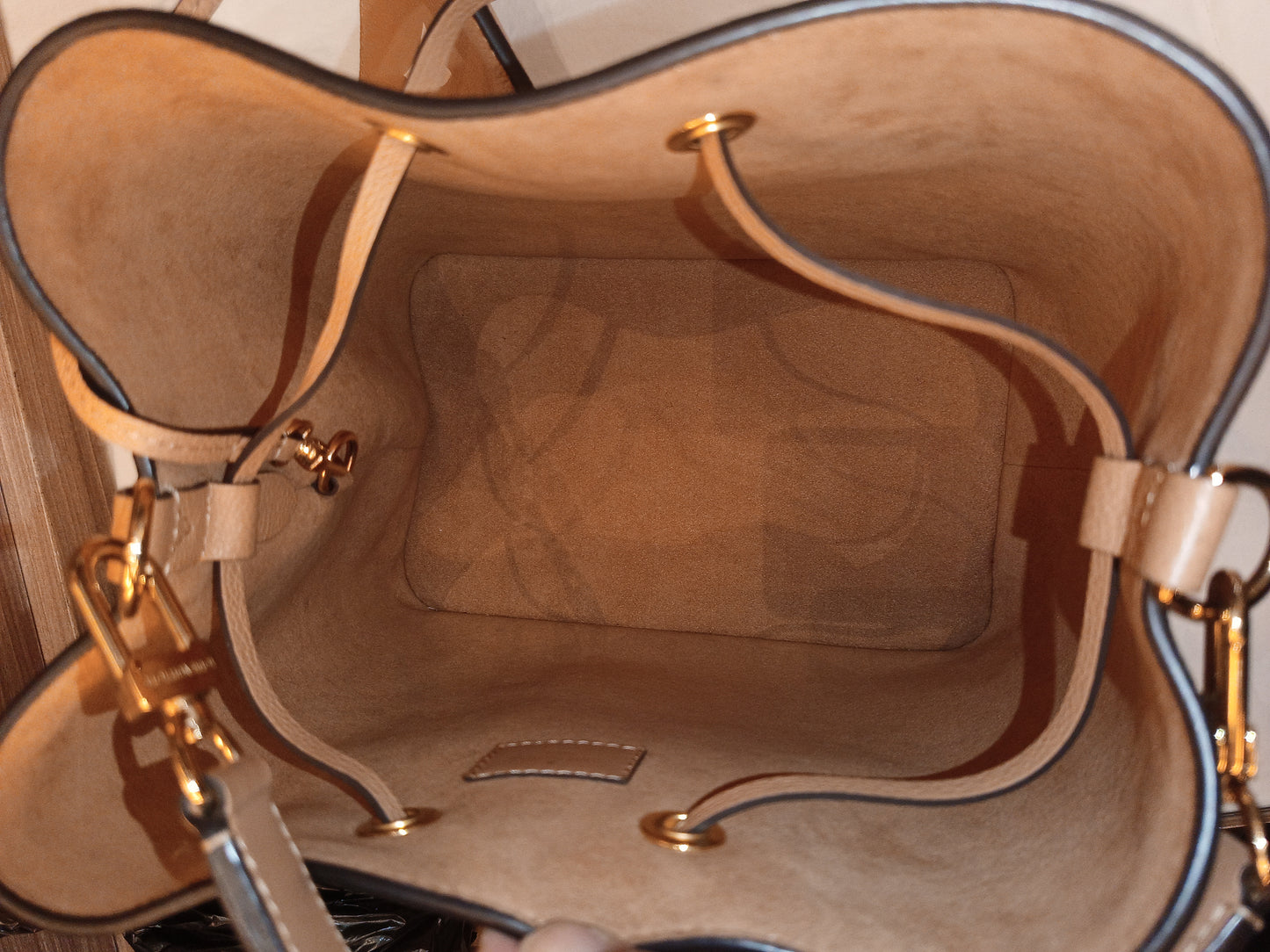 LV Neo Noe Monogram Empreinte Giant Arizona Beige (CHIP)