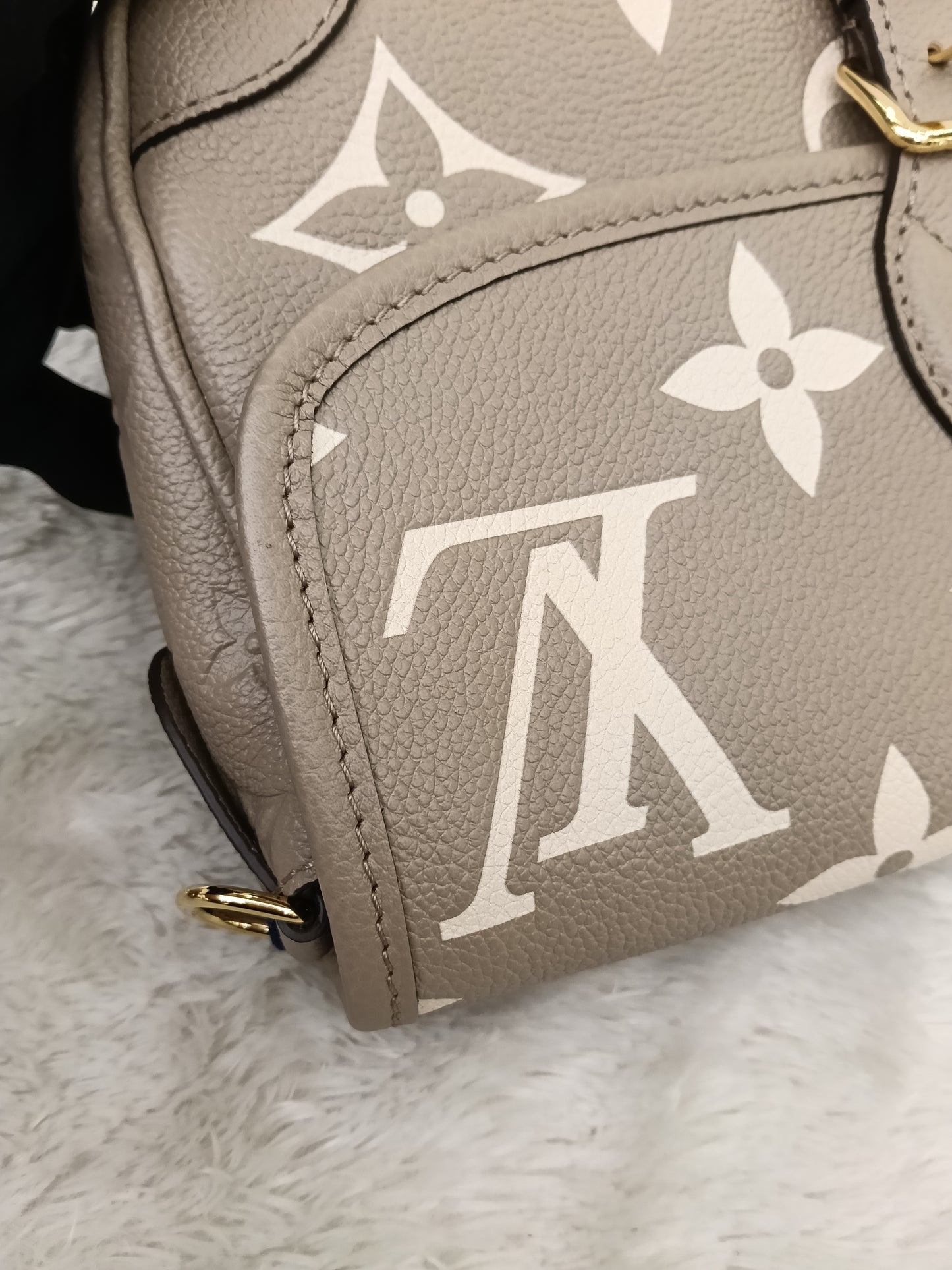 LV Diane PM ST NM Monogram Empreinte Giant Tourterelle Creme 2025 (CHIP)