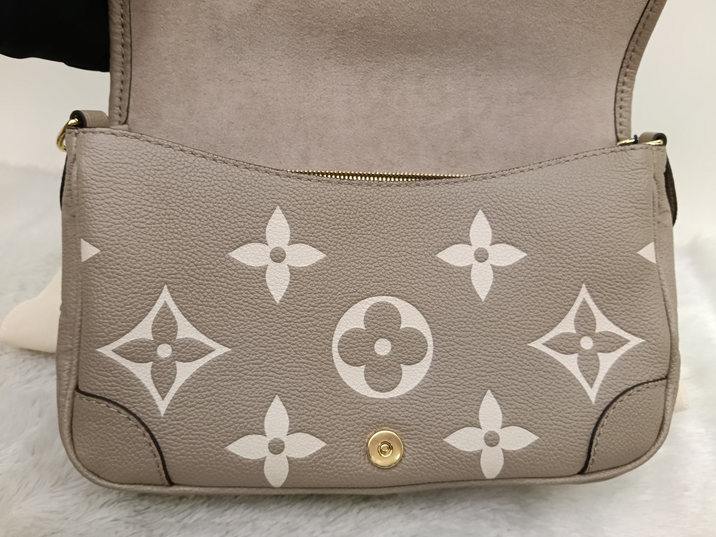 LV Diane PM ST NM Monogram Empreinte Giant Tourterelle Creme 2025 (CHIP)