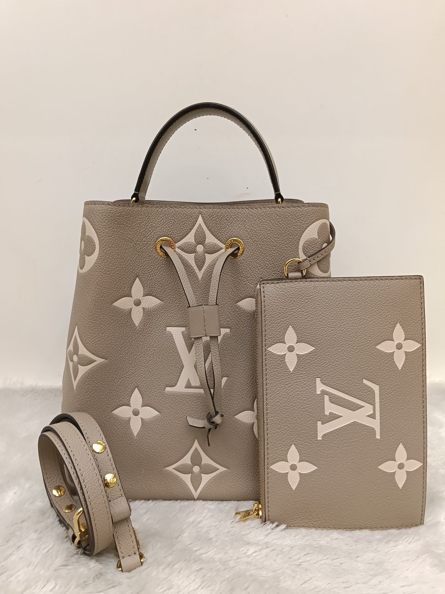 LV Neo Noe MM Monogram Empreinte Tourterelle Creme (CHIP)