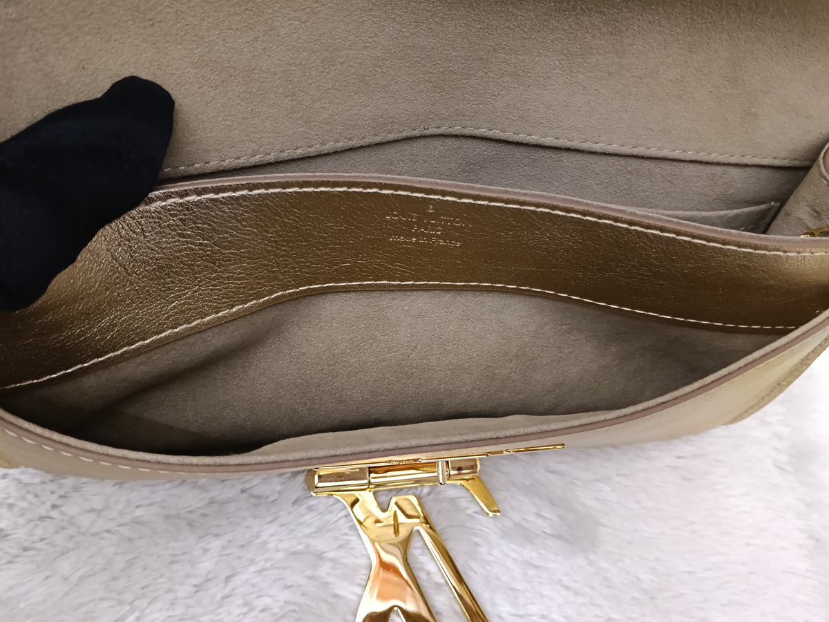 LV Pouch Louise EW Cuir Dore 2015
