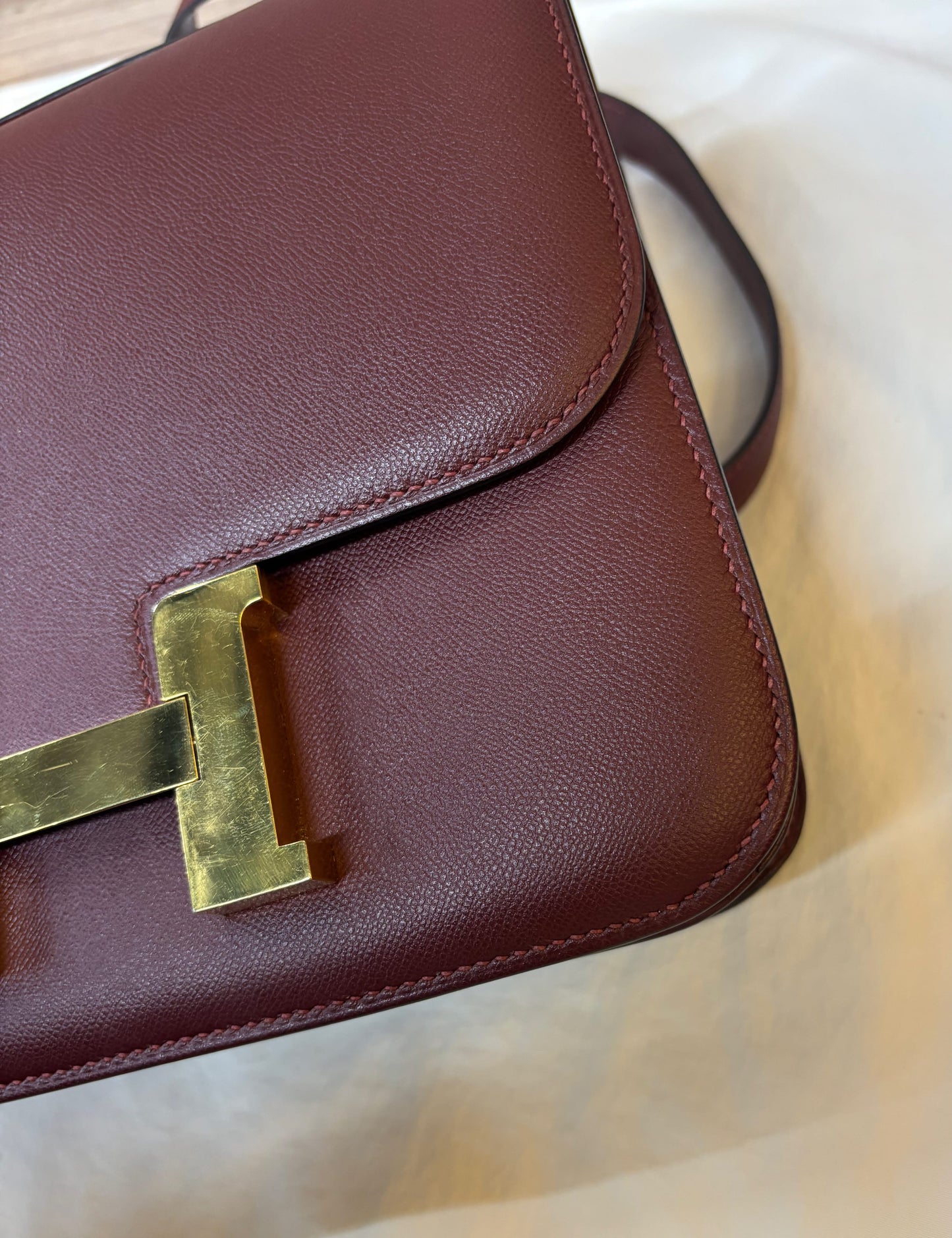 Constance 24 Epsom Bordeaux GHW #Y