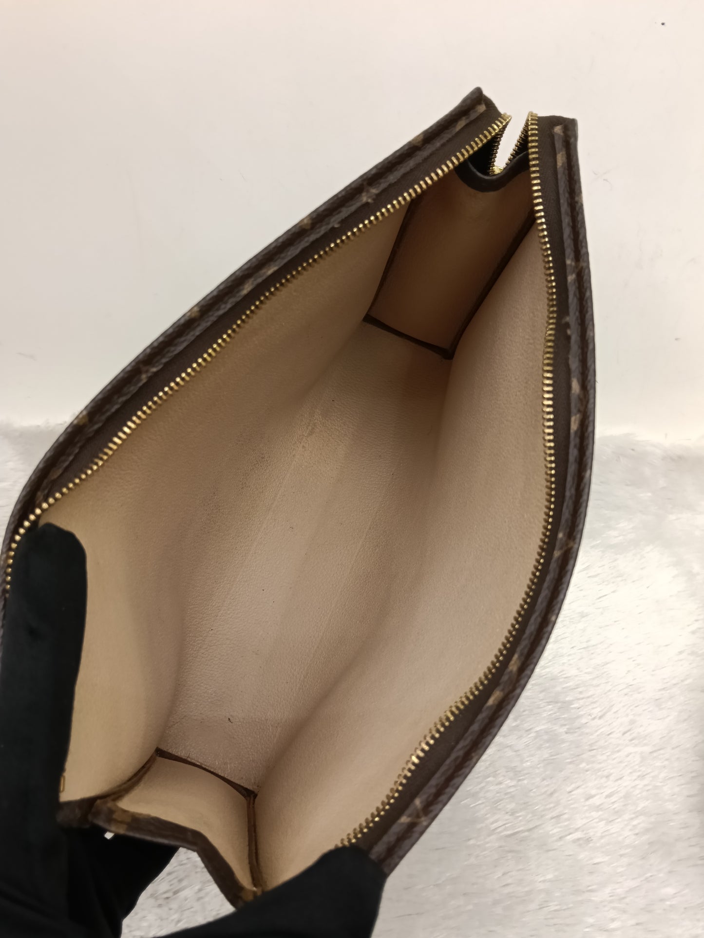 LV Pochette Toiletry 26 Monogram 2020