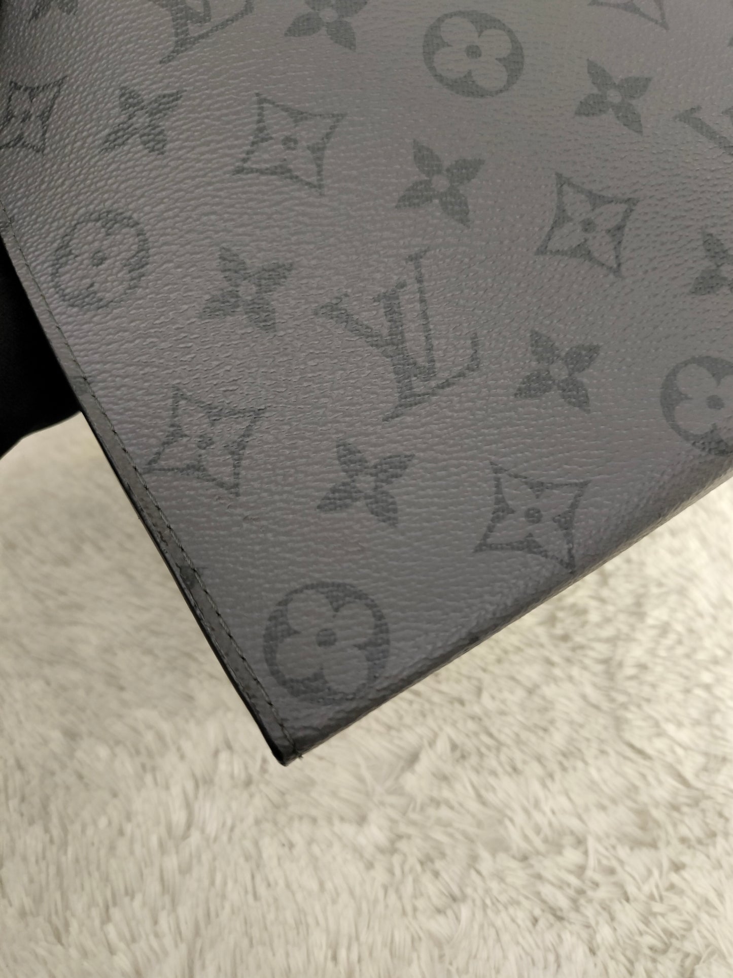 LV Pochette Voyage MM Monogram Eclipse (CHIP)