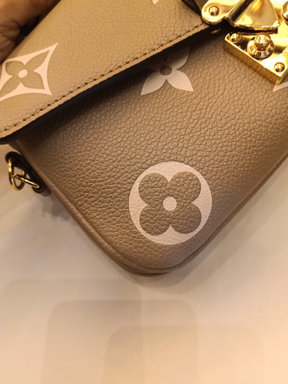 *Neverbeen Used* LV Metis East West Monogram Empreinte Giant Tourterelle Creme 2024 (CHIP)
