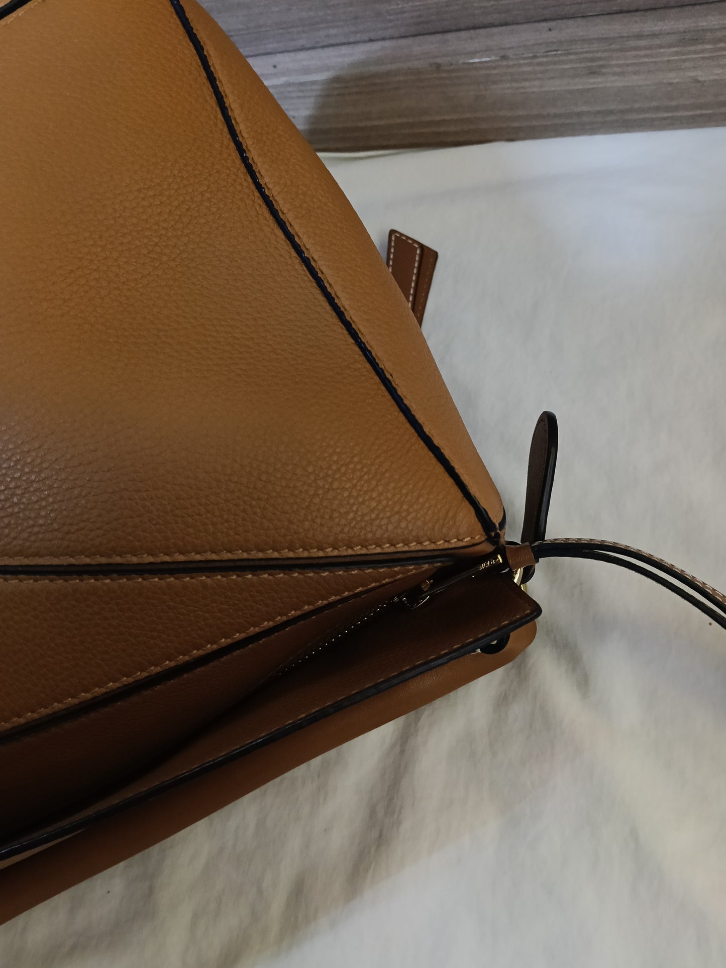 Loewe Puzzle Medium Grained Caramel GHW 2020