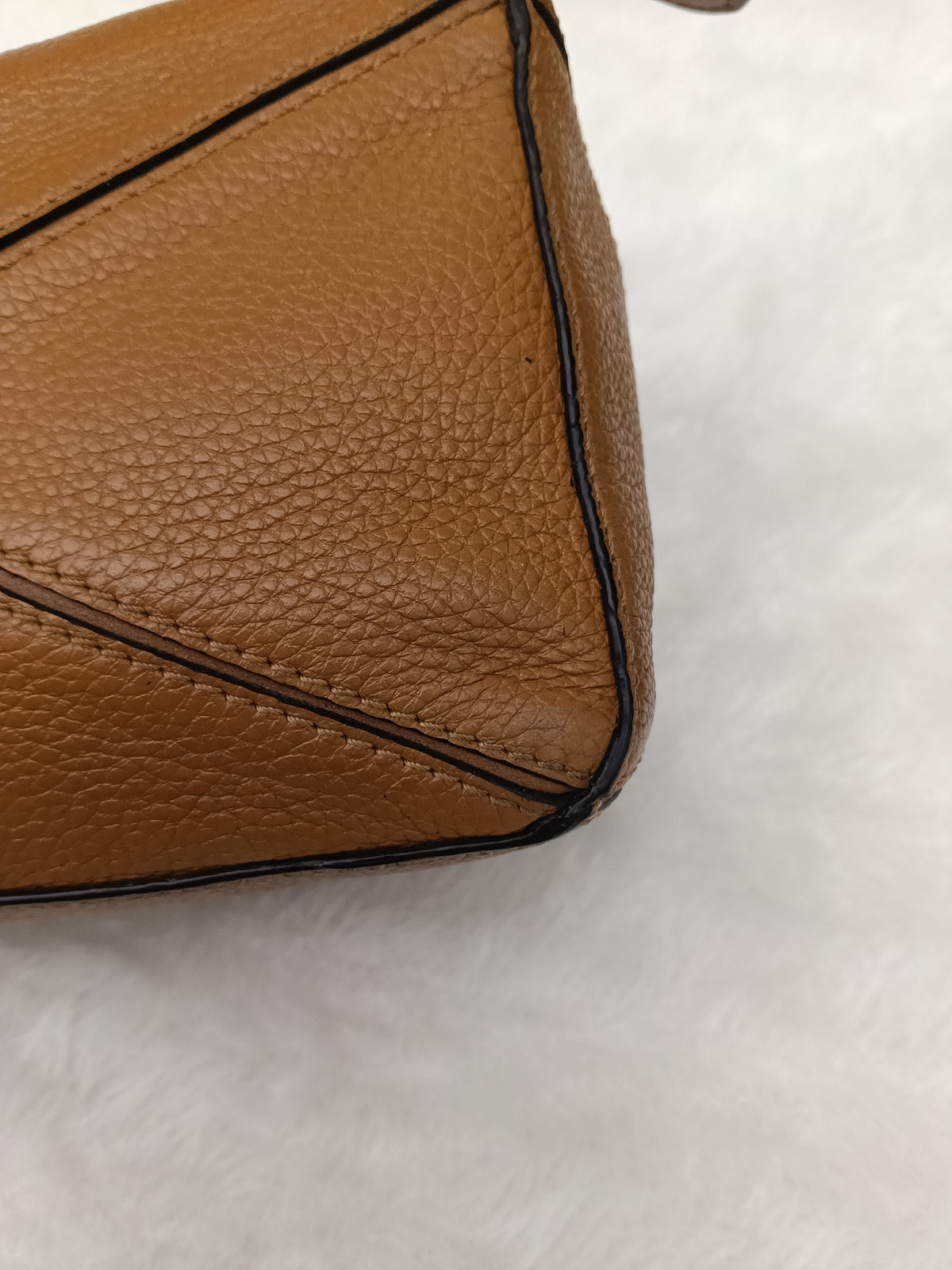 Loewe Puzzle Mini Grained Caramel GHW 2020