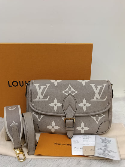 LV Diane PM ST NM Monogram Empreinte Tourterelle Creme 2025 (CHIP)