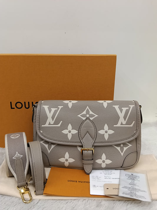 LV Diane PM ST NM Monogram Empreinte Tourterelle Creme 2025 (CHIP)