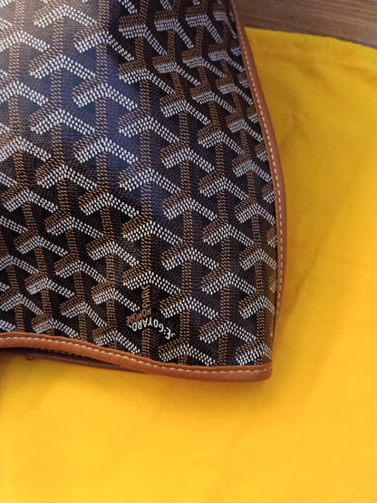 Goyard St Louis PM Black Tan SHW 2023
With pocket, db