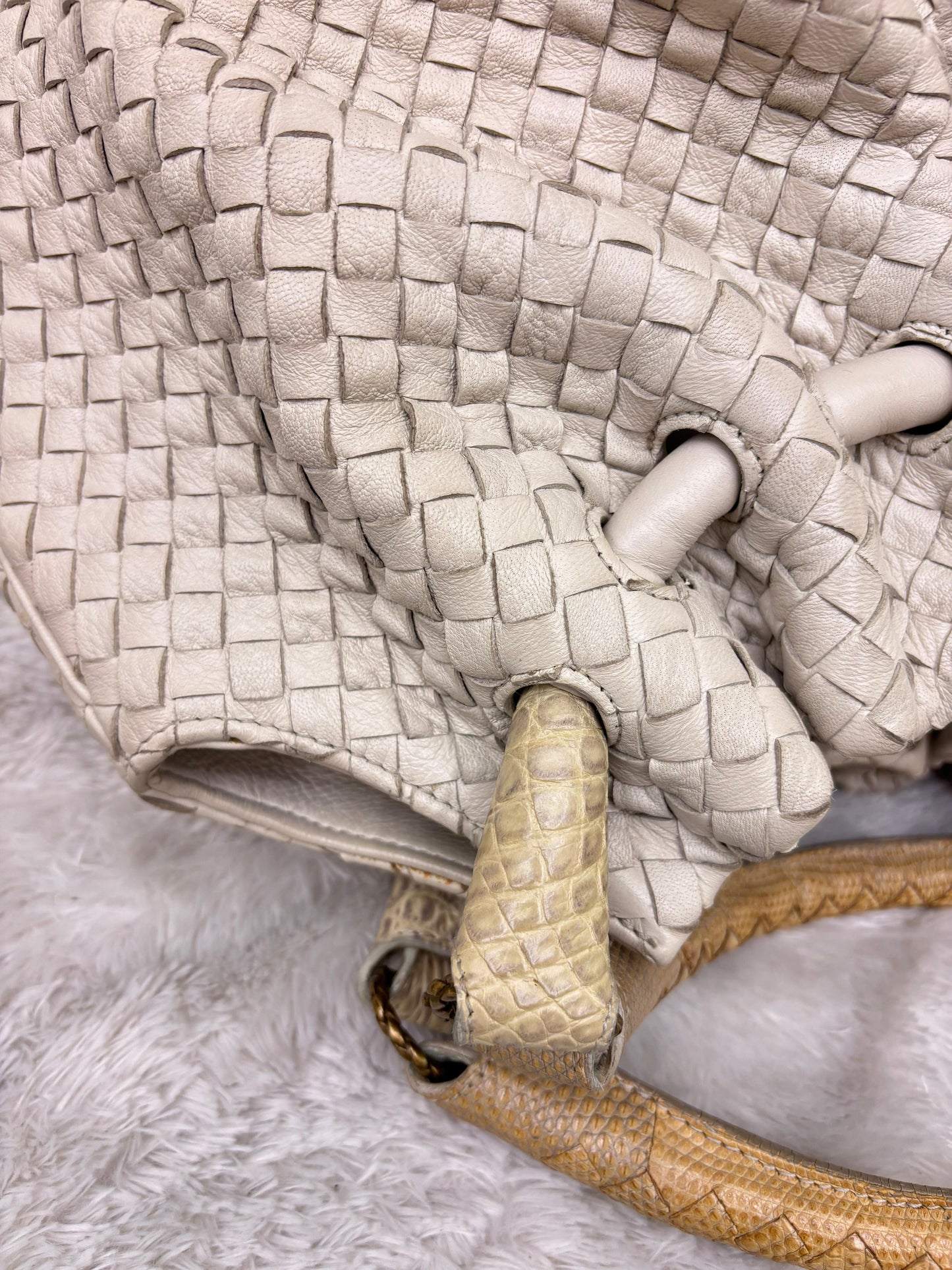 Bottega Veneta Oversized Hobo Lizard and Crocodile Trim Blanco RGHW 2008