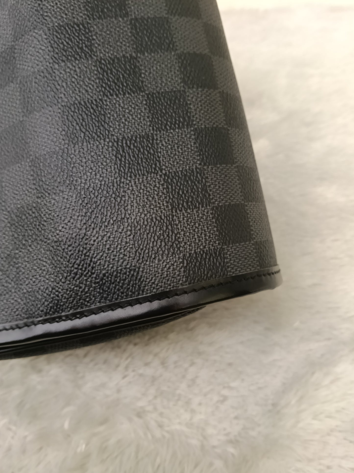 LV Hanging Toiletry Kit Graphite 2013