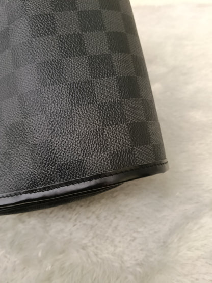 LV Hanging Toiletry Kit Graphite 2013