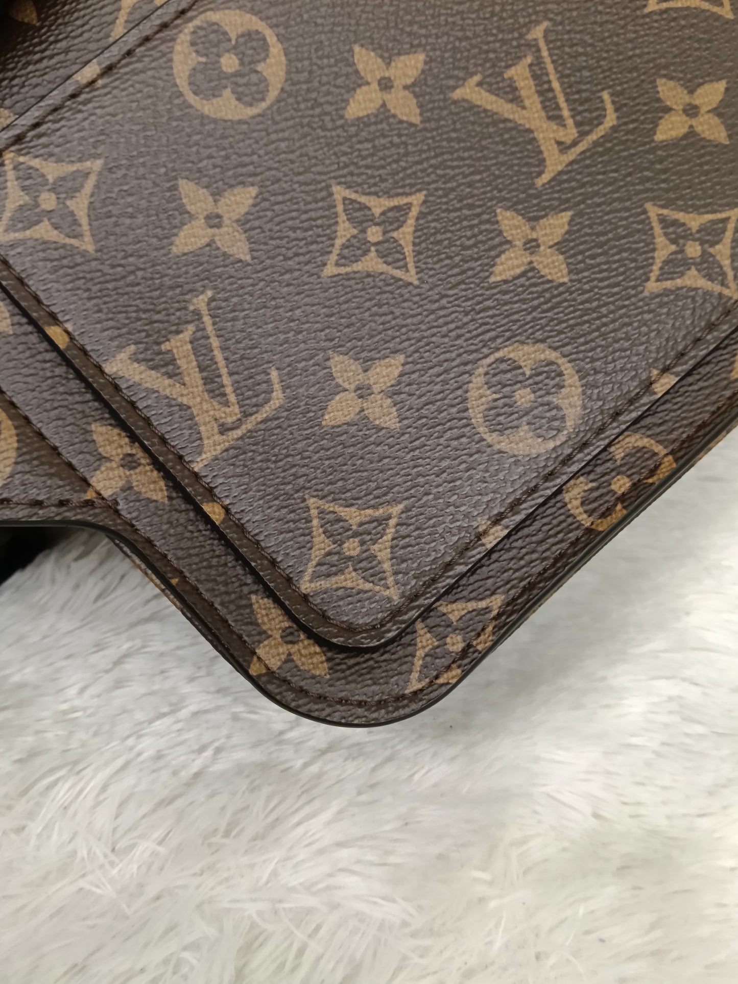 LV S Lock Waist Bag Monogram Macassar (CHIP)