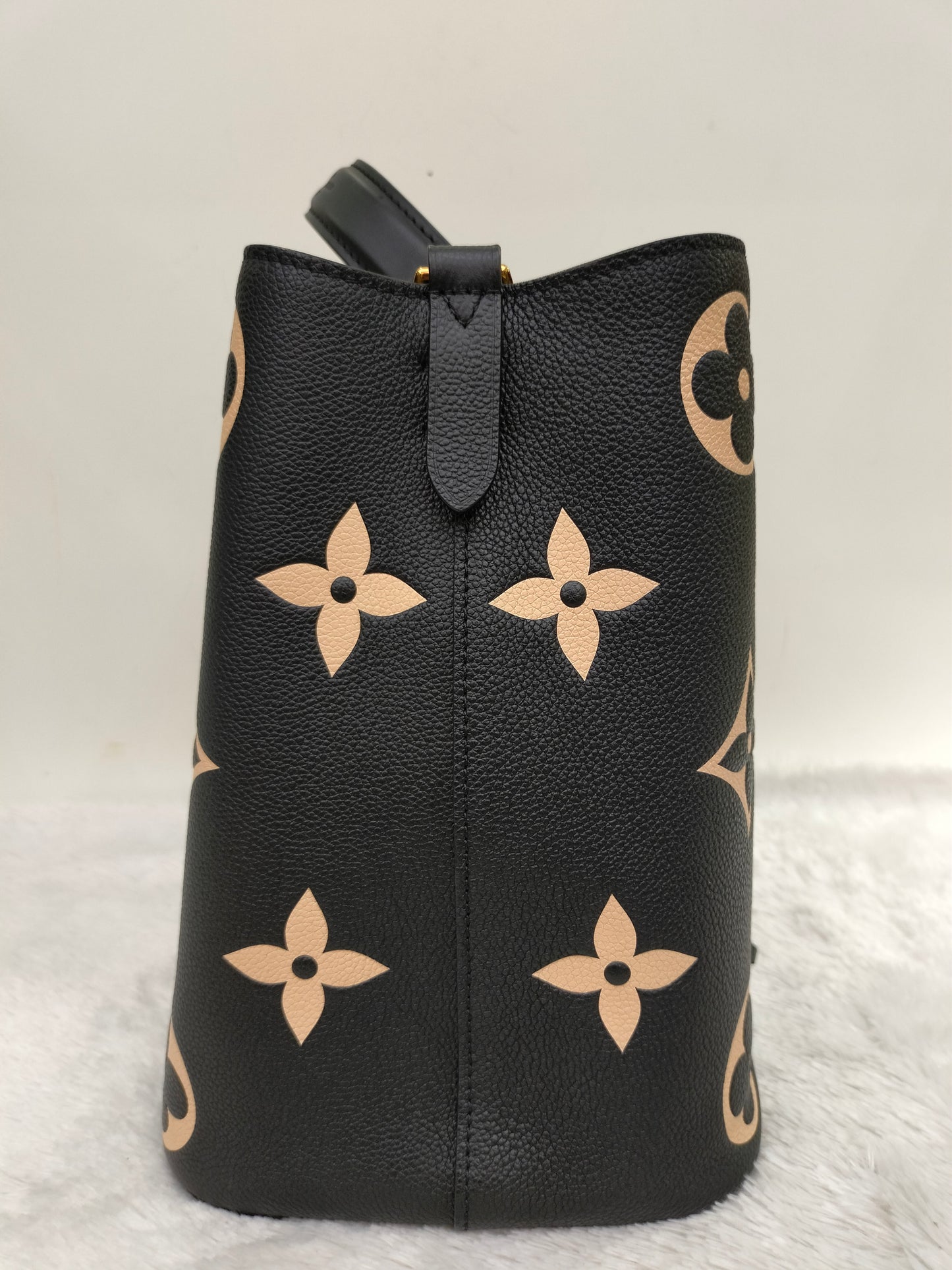 LV Neo Noe MM Monogram Empreinte Noir Creme (CHIP)