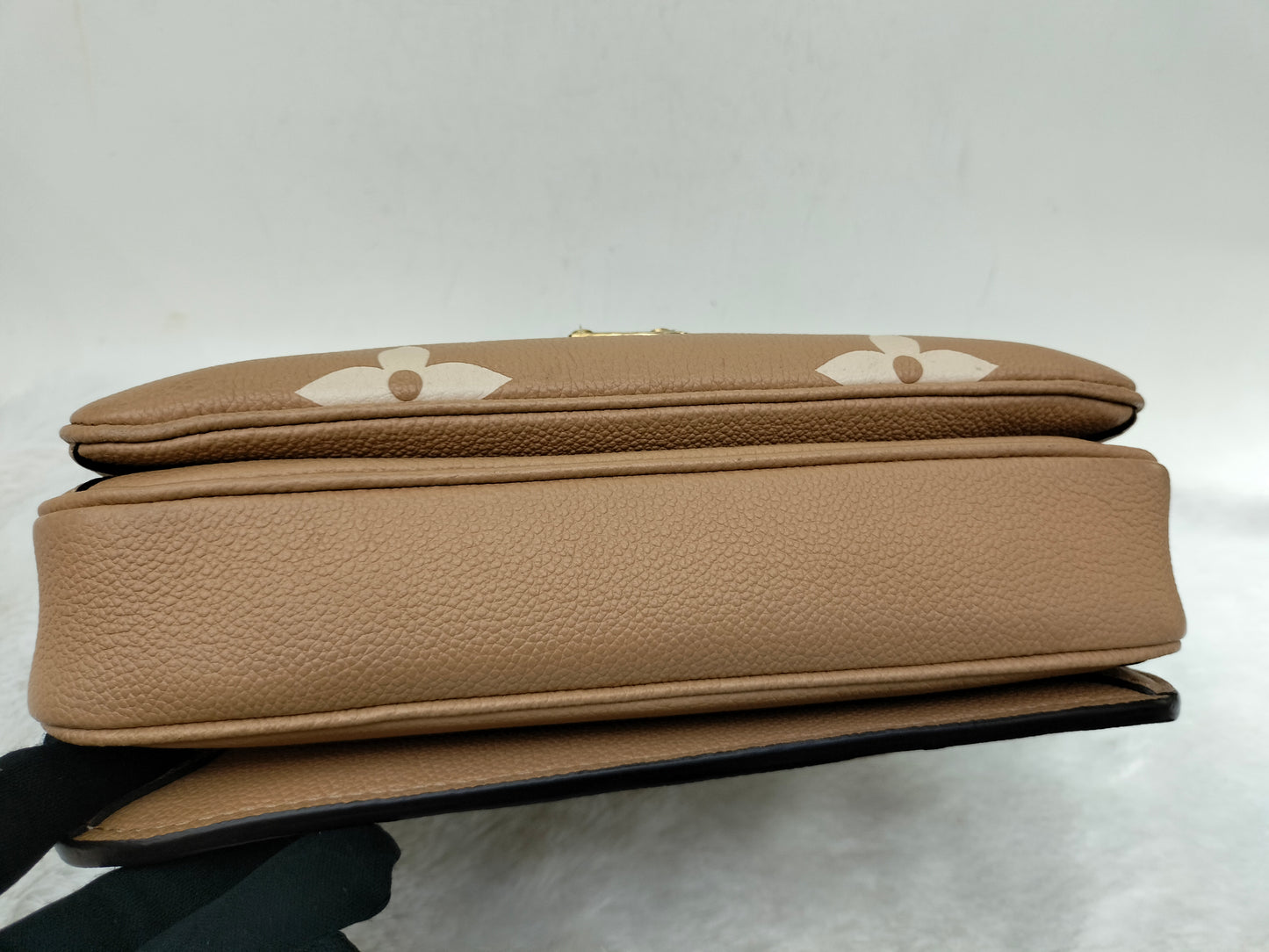 LV Metis MM Monogram Empreinte Arizona Creme 2022 (CHIP)