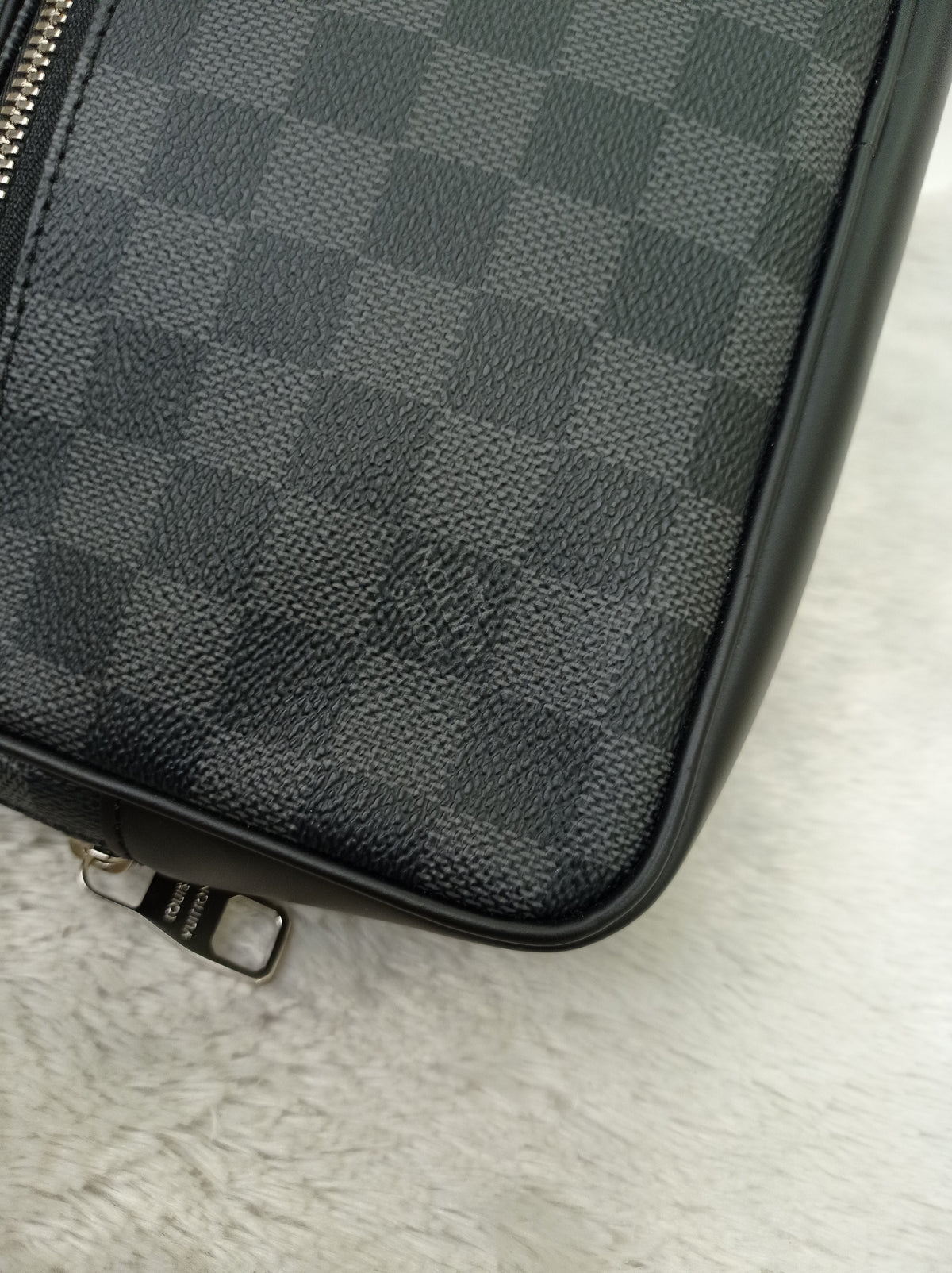 LV Kasai Clutch Graphite 2018