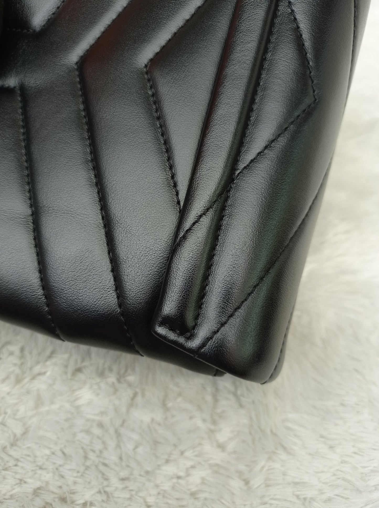 YsL Lou Lou Toy Lamb Black SHW 2018