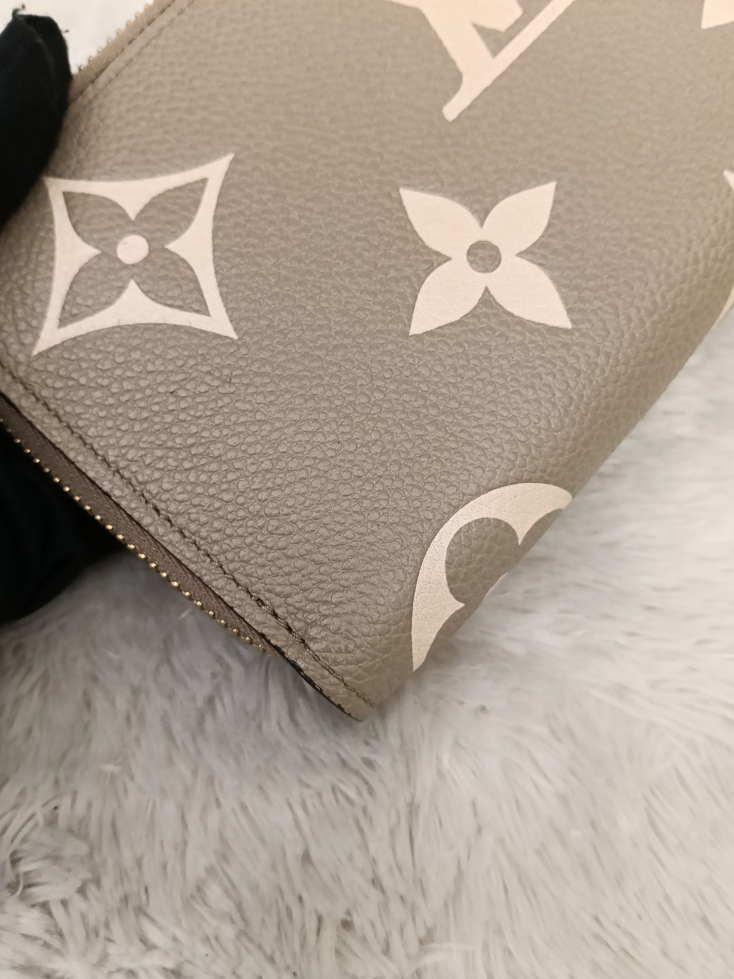 LV Zippy Wallet Monogram Empreinte Tourterelle Creme (CHIP)