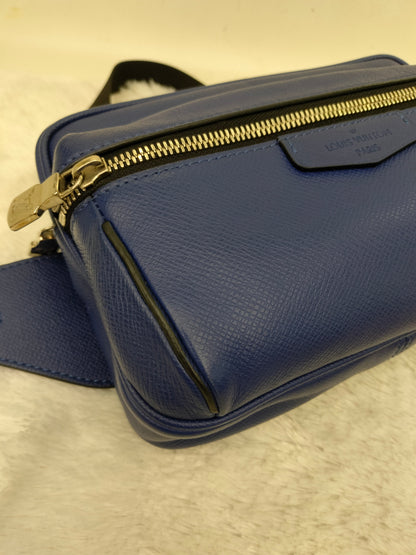 LV Outdoor Bumbag Taiga Cobalt 2019