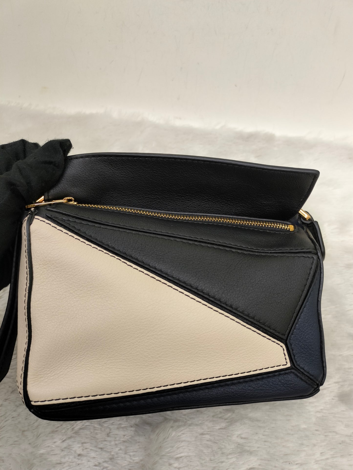 Loewe Puzzle Mini Black Angora GHW 2021