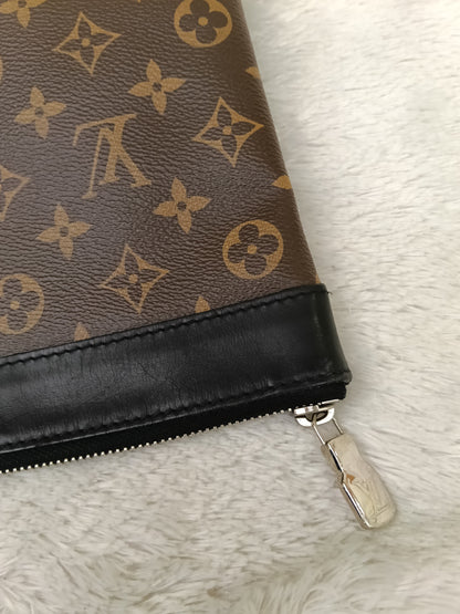 LV Pochette Discovery GM Monogram Macassar 2020