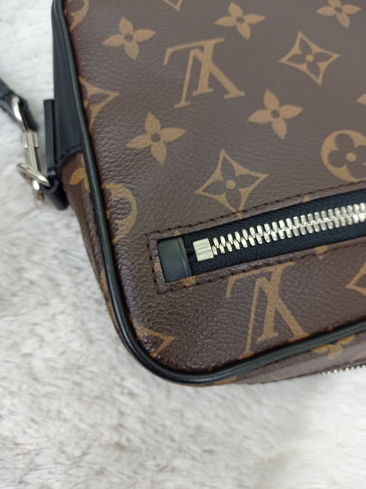 LV Kasai Clutch Monogram Macassar  2019