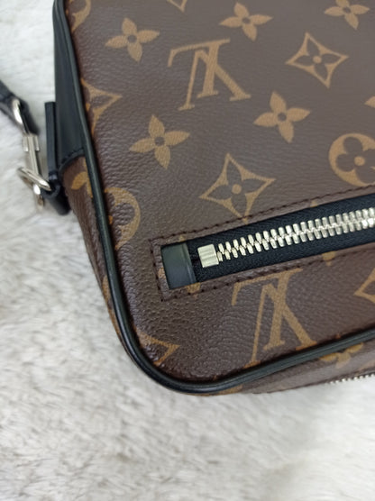 LV Kasai Clutch Monogram Macassar  2019