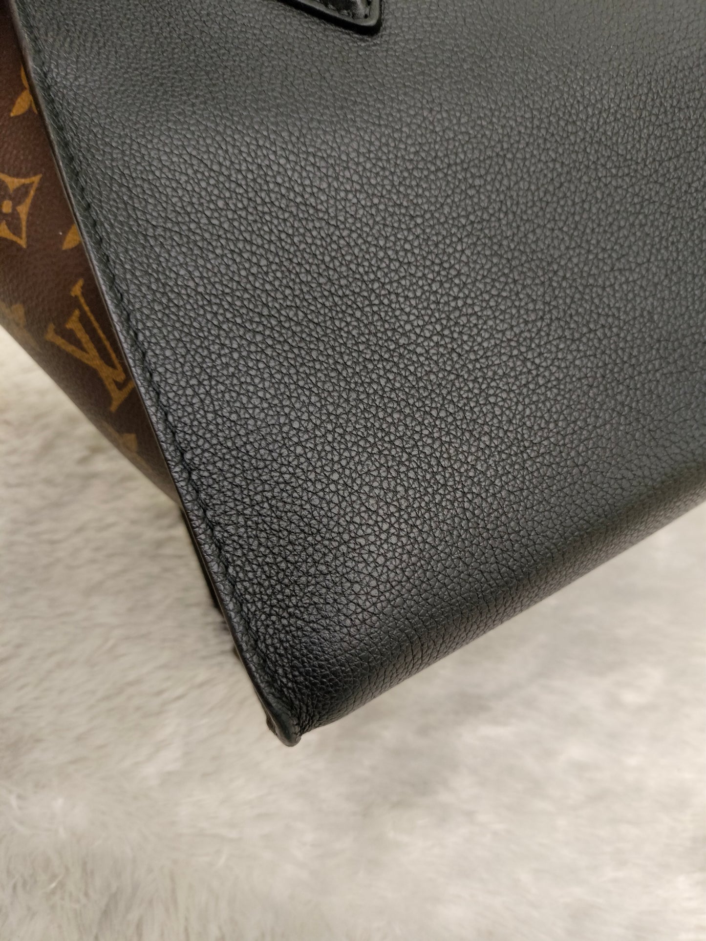 LV On My Side MM Monogram Grained Noir 2019