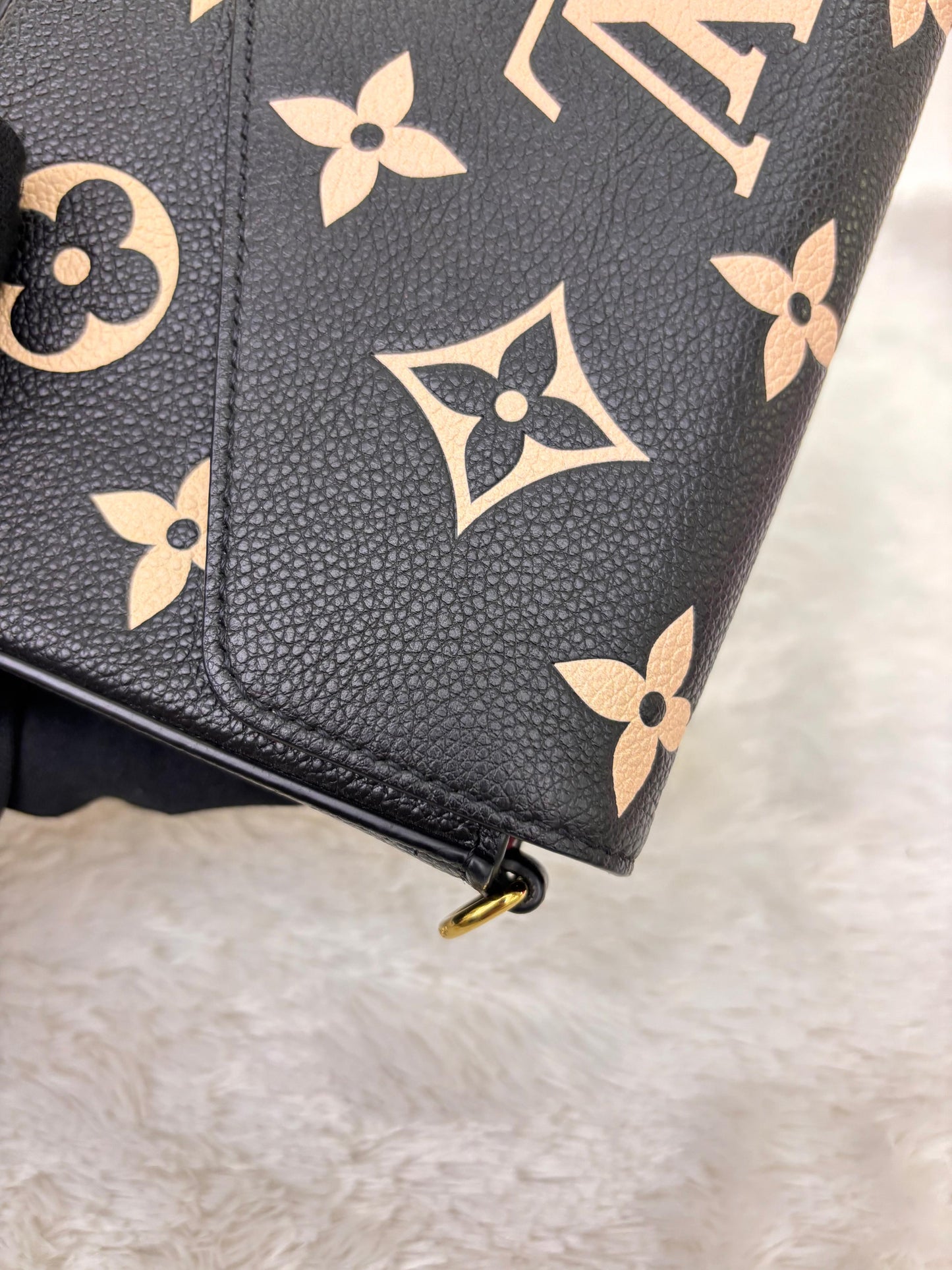 LV Pochette Felicie Monogram Empreinte Noir Beige (CHIP)