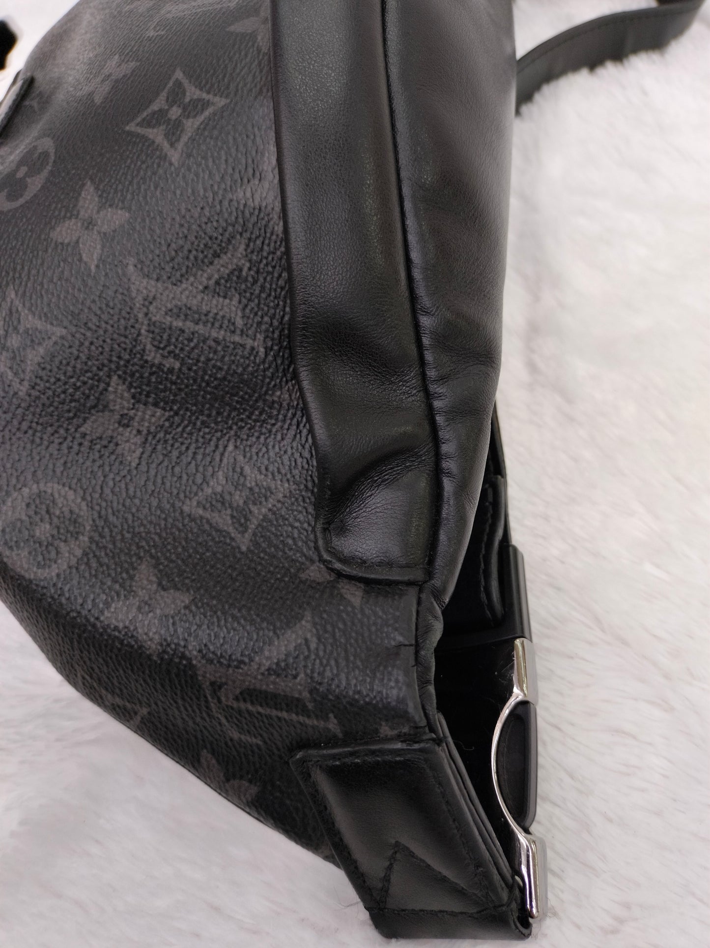 LV Discovery Bumbag Monogram Eclipse 2019