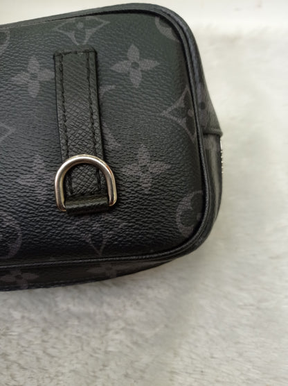 LV Outdoor Pouch Monogram Eclipse (CHIP)