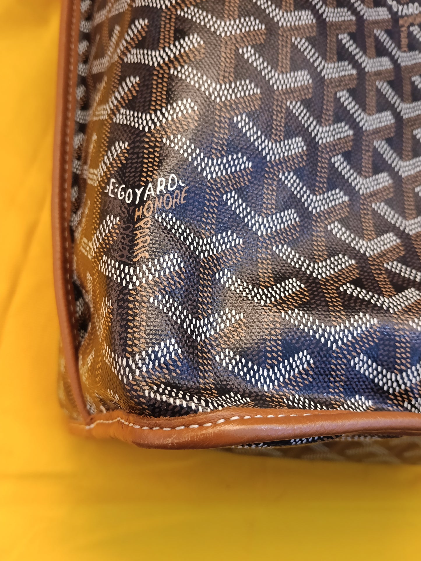 Goyard St Louis PM Black Tan SHW 2023
With pocket, db