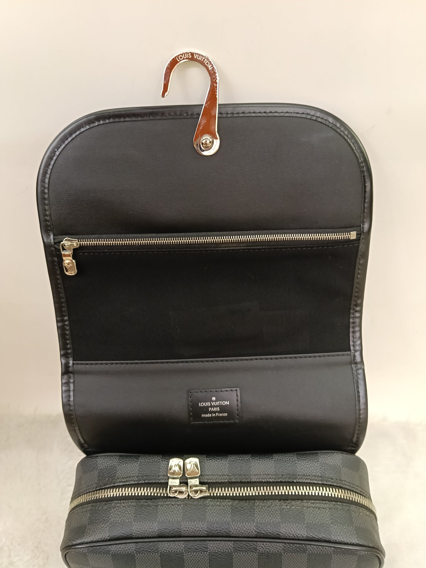 LV Hanging Toiletry Kit Graphite 2013