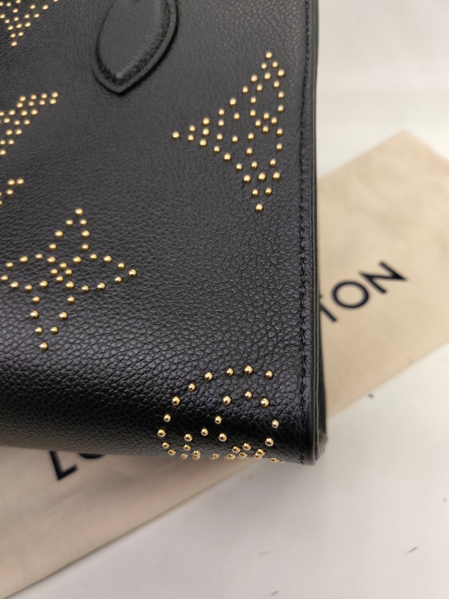 *Neverbeen Used* LV OTG PM Monogram Empreinte Studded Noir (CHIP)