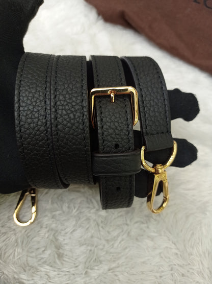 LV Capucines PM Taurillon Noir 2019