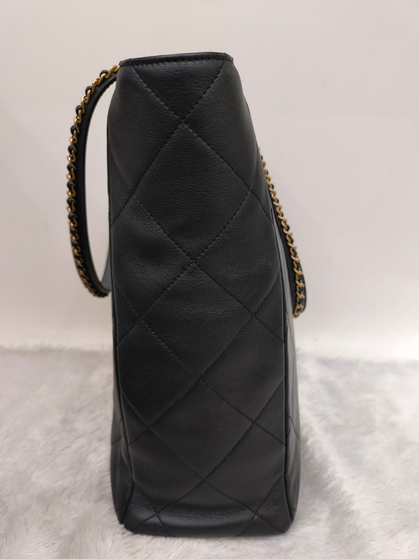 Chanel Chain Shopping Tote Calfskin Black GHW 2023 (CHIP)