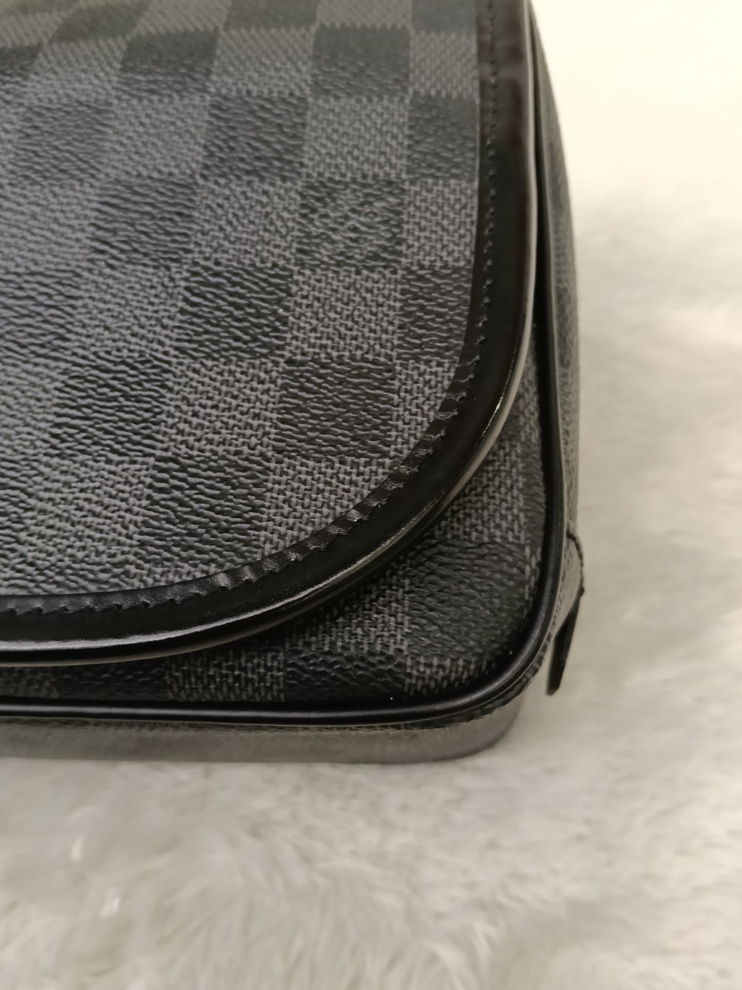 LV Hanging Toiletry Kit Graphite 2013