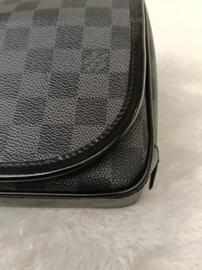 LV Hanging Toiletry Kit Graphite 2013