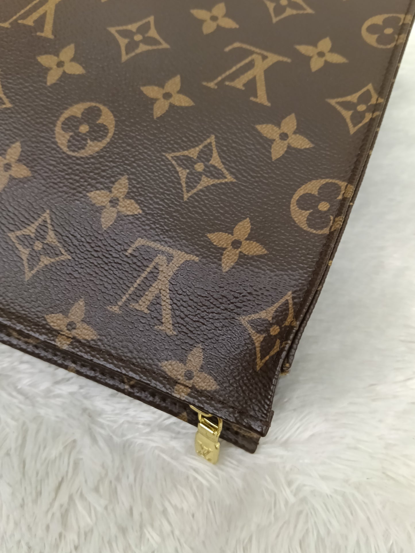 LV Pochette Toiletry 26 Monogram 2020