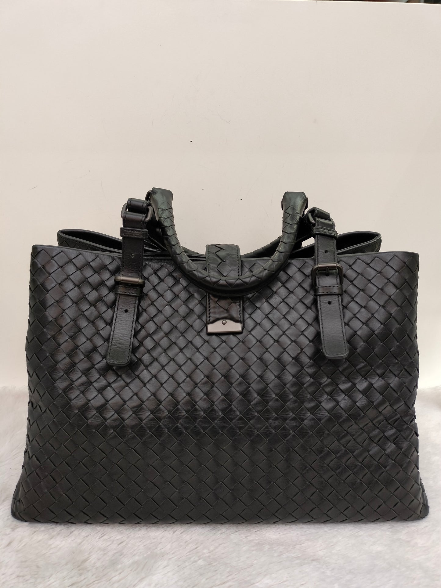 Bottega Veneta Intrecciato Medium Roma Black RHW 2010
