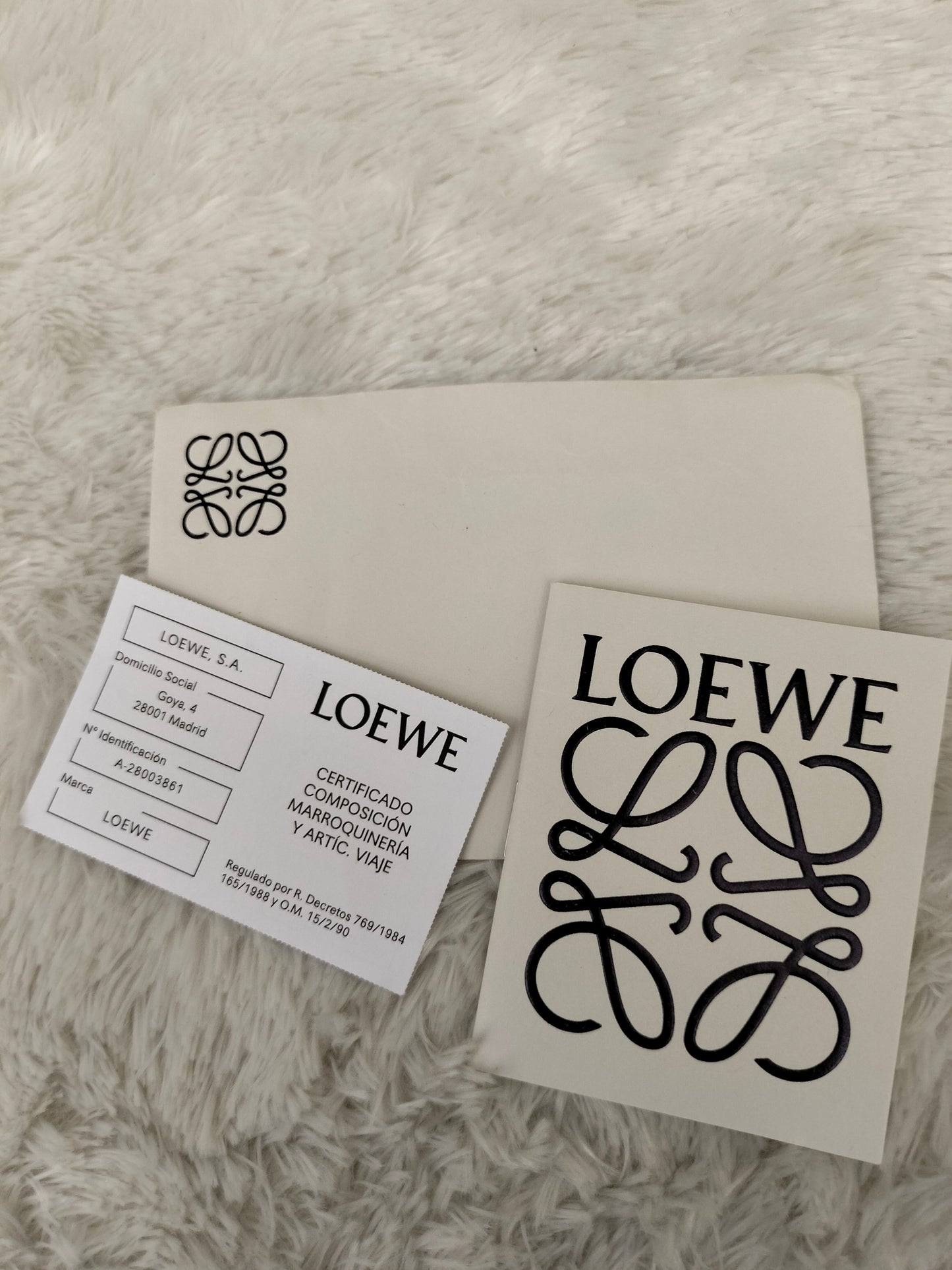 Loewe Puzzle Small Edge Angora GHW 2021