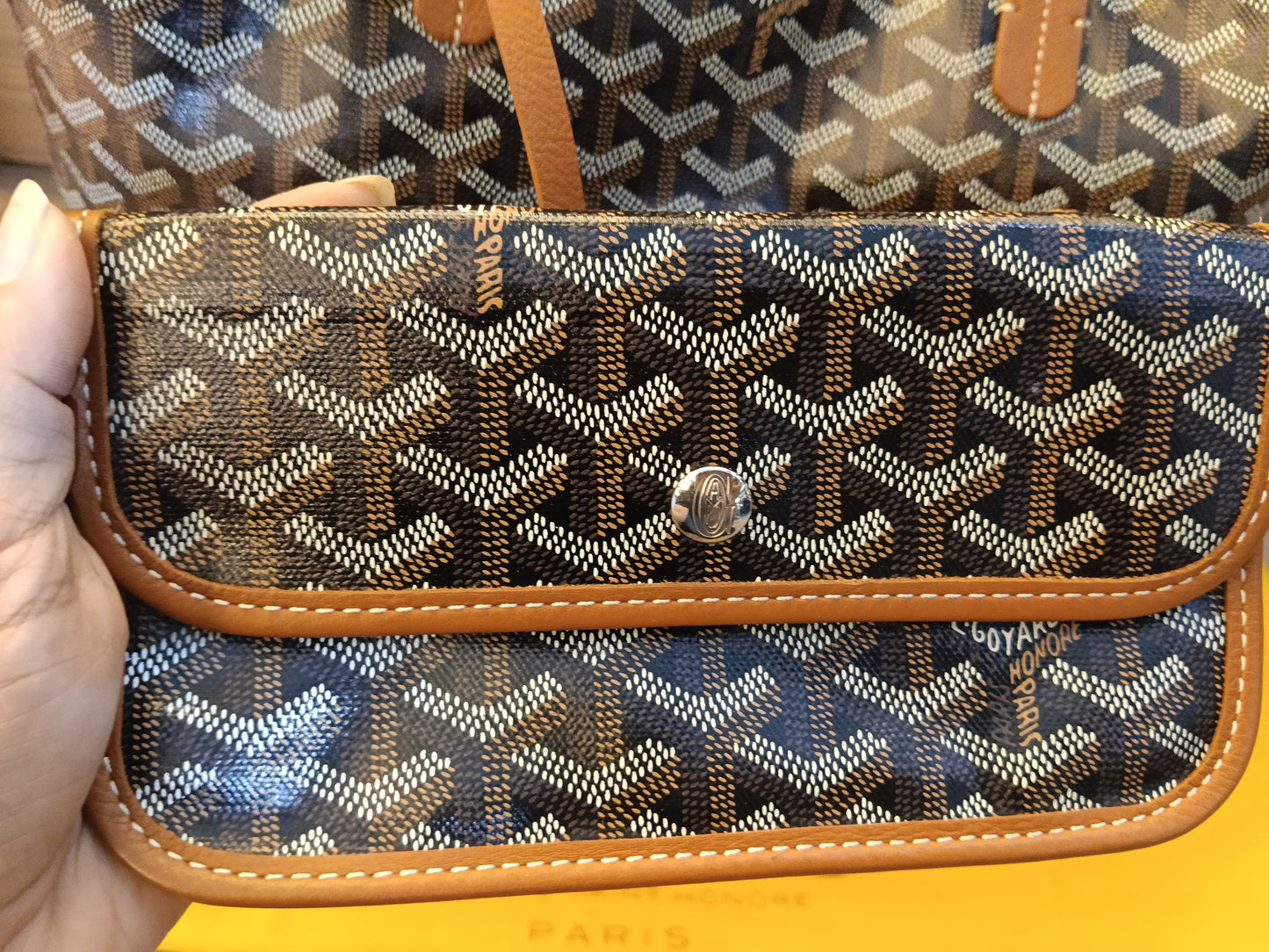 Goyard St Louis PM Black Tan SHW 2023
With pocket, db